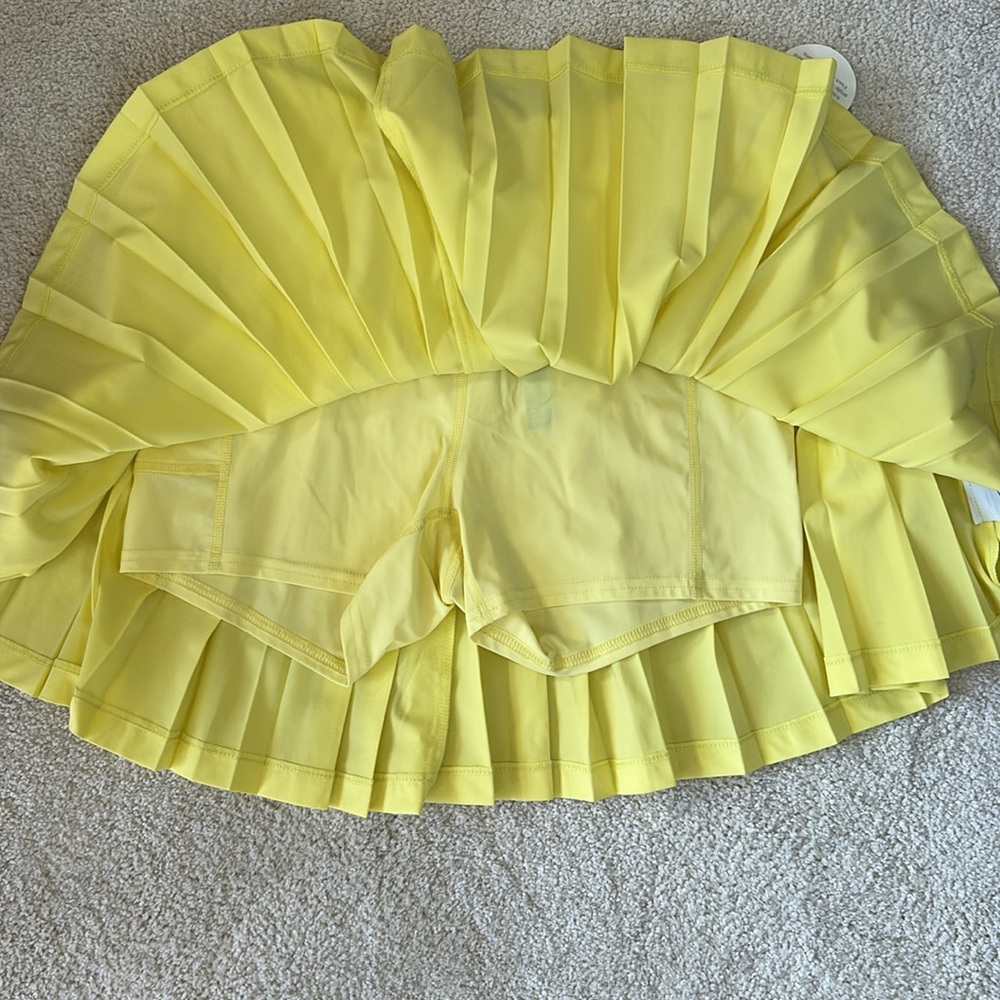 Vuori Clementine Pleated Skirt 15”-NWT!! - Picture 6 of 10